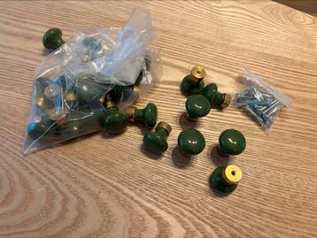 Groene meubelknoppen met messing detail – nieuw beschikbaar voor biedingen