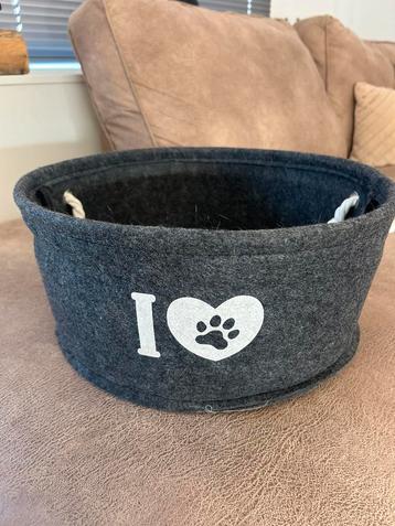 Kattenmandje  beschikbaar voor biedingen