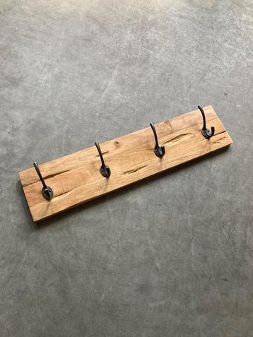 Kapstok hout beschikbaar voor biedingen