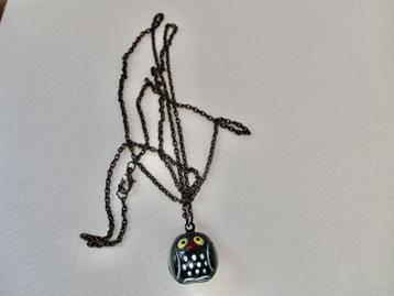 Ketting 82 cm. met UIL hanger die geluid maakt bij bewegen beschikbaar voor biedingen