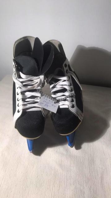 S263 Ijshockeyschaatsen maat 34 beschikbaar voor biedingen