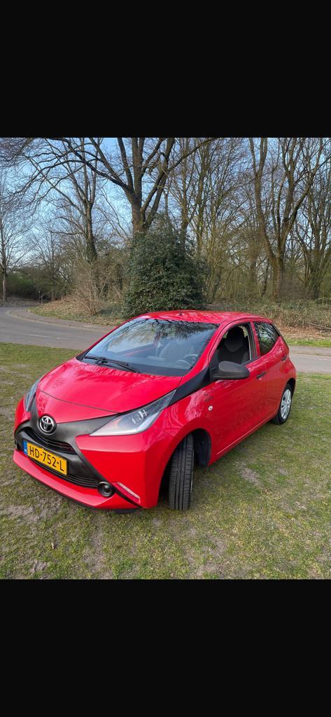 Toyota Aygo 1.0 12V Vvt-i Ddrs 2015 Rood, Auto's, Toyota, Particulier, Aygo, Benzine, A, Hatchback, Handgeschakeld, Origineel Nederlands