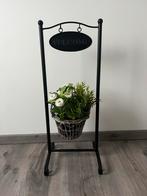 Bloempot hangmand op Zwart Metalen .Met welkom bordje, Tuin en Terras, Minder dan 30 cm, Rond, Ophalen of Verzenden, Zo goed als nieuw