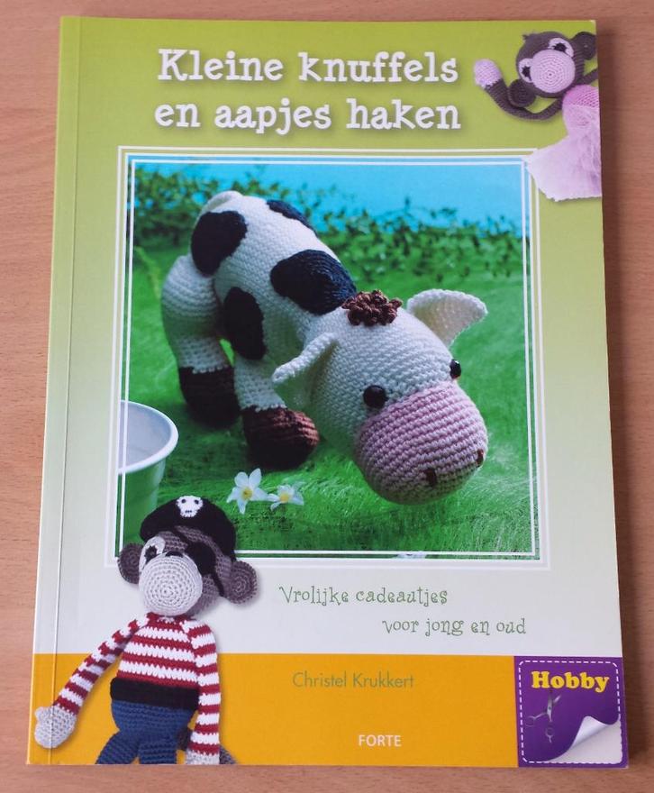 Kleine Knuffels en Aapjes Haken - Christel Krukkert - 2013, Hobby en Vrije tijd, Breien en Haken, Gebruikt, Haken, Patroon of Boek