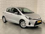 Toyota Yaris 1.5 Full Hybrid Aspiration CAMERA AUTOMAAT, Auto's, 47 €/maand, Te koop, Zilver of Grijs, Geïmporteerd