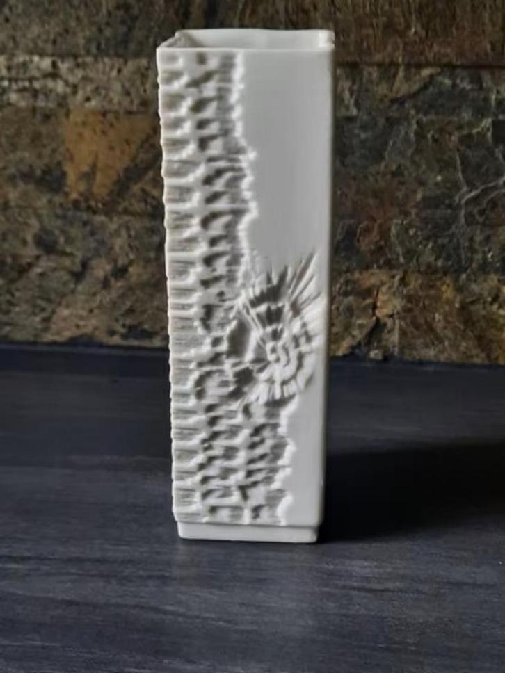 Kaiser biscuit / bisque vaas , wit, Antiek en Kunst, Antiek | Vazen, Ophalen of Verzenden