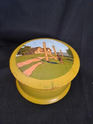 Antique Folk Art wooden box hand painted European Russian 50 beschikbaar voor biedingen