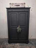 Antieke gereystijlde kast zwart met.lade, Antiek en Kunst, Ophalen of Verzenden