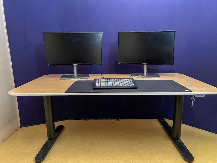 ikea bekant elektrisch zit sta bureau, Huis en Inrichting, Bureaus, Gebruikt, Stabureau, Elektrisch, In hoogte verstelbaar, Ophalen