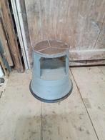 Oude ijzeren industriële kruk met wieltjes krukje tafeltje, Ophalen of Verzenden