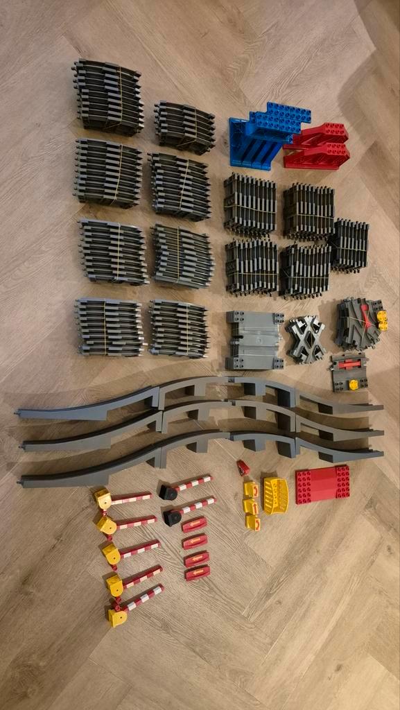 Enorme Duplo treinbaan, Kinderen en Baby's, Speelgoed | Duplo en Lego, Gebruikt, Duplo, Losse stenen, Ophalen of Verzenden