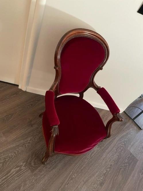 Antieke fauteuil met rood fluweel – klassiek en stijlvol, Antiek en Kunst, Antiek | Meubels | Stoelen en Banken, Ophalen