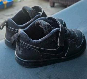 Stoere zwarte Nike sneakers maat 23.5 beschikbaar voor biedingen