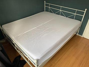 2-persoonsbed in goede staat