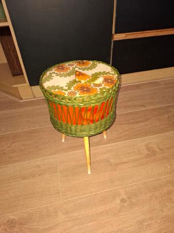Retro Naaimandje met Pootjes beschikbaar voor biedingen