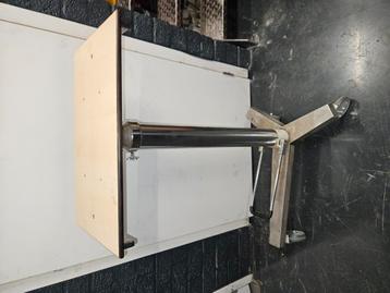 Hydraulisch in Hoogte verstelbare rvs tafel werkplaats
 beschikbaar voor biedingen