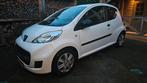 Peugeot 107 1.0 12V 3DR 2010 Wit, Auto's, Peugeot, Voorwielaandrijving, Stof, Zwart, 4 stoelen