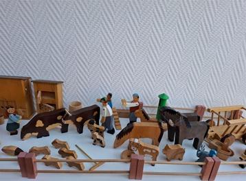 Boerderij , stal, dieren boer, boerin en nog meer, hout, ret beschikbaar voor biedingen