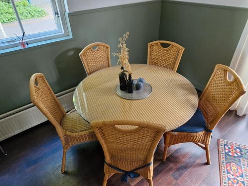 Ronde tafel,1.20.Merk Loom. Glasplaat, metalen voet, rotan, Huis en Inrichting, Tafels | Eettafels, Zo goed als nieuw, 100 tot 150 cm