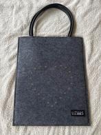 Grijze vilten handtas met hart, Sieraden, Tassen en Uiterlijk, Tassen | Damestassen, Ophalen of Verzenden, Nieuw, Grijs, Overige typen