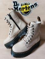 Dr. Martens Jadon III, Parchment Beige Pisa Maat: 40 UK6.5, Kleding | Dames, Nieuw, Beige, Ophalen of Verzenden, Hoge laarzen