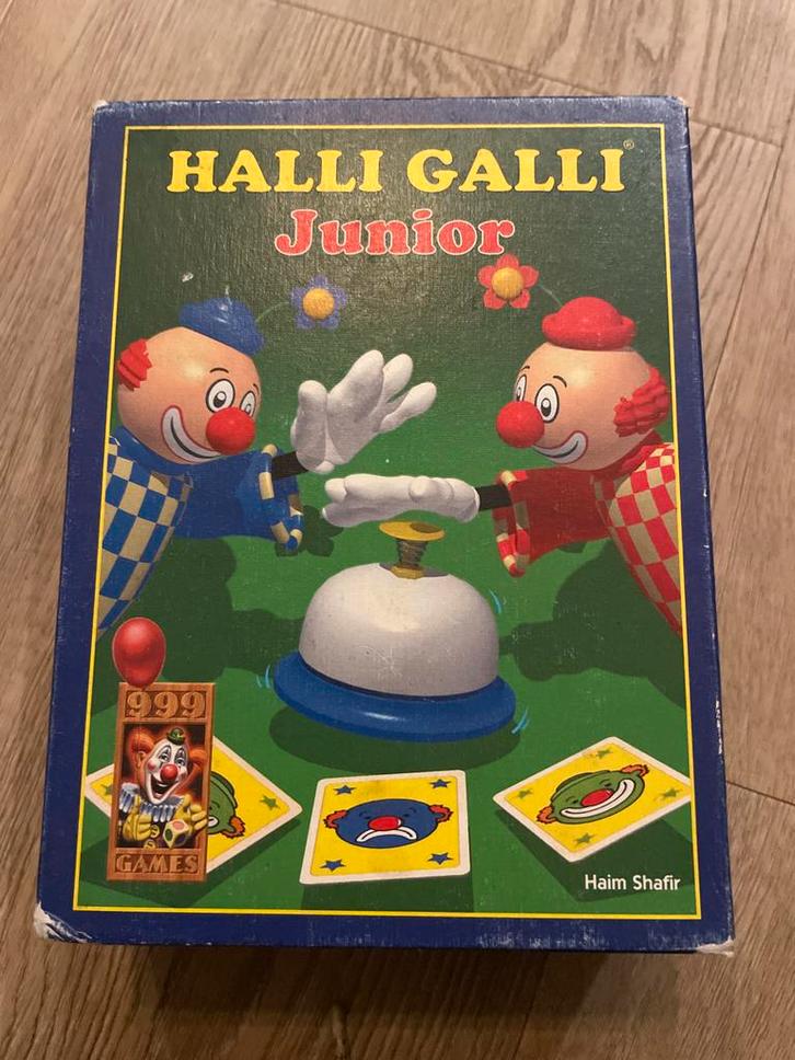 Halli Galli Junior - Leuk en spannend reactiespel!, Hobby en Vrije tijd, Gezelschapsspellen | Kaartspellen, Gebruikt, Een of twee spelers