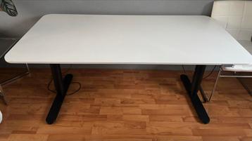 Elektrisch verstelbaar bureau - Zo goed als nieuw! Snel weg! beschikbaar voor biedingen