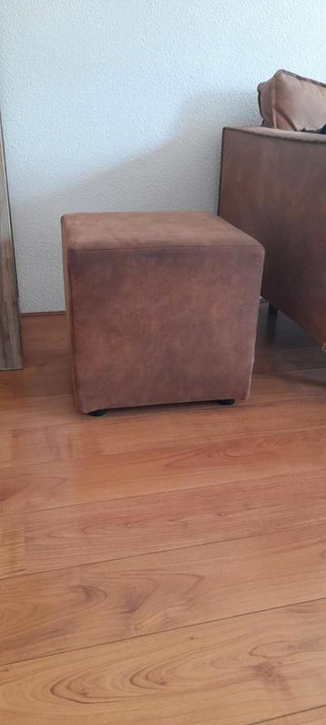 Bruin Poefje - Vierkant en Comfortabel beschikbaar voor biedingen
