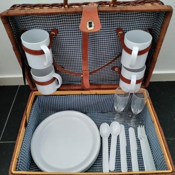 PICKNICKMAND,4 personen,bestek,beker,Brocante,Riet,glas,WIT beschikbaar voor biedingen