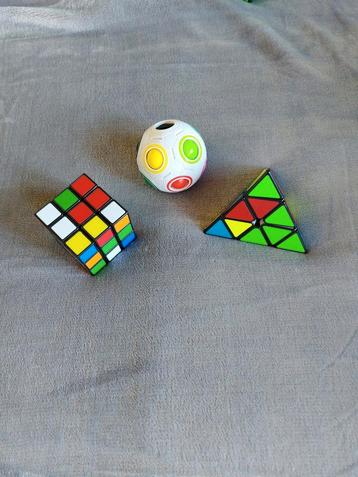 Rubiks cube set  beschikbaar voor biedingen