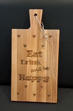 Gegraveerde borrelplank Eat drink and be happy, Nieuw, Ophalen of Verzenden