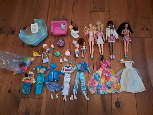 Barbies, tv set en plassende hond, Kinderen en Baby's, Speelgoed | Poppen, Gebruikt, Barbie, Ophalen