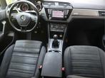 Volkswagen Touran 1.2 TSI Connected Series € 15.950,00, 65 €/maand, 4 cilinders, Bruin, 7 stoelen