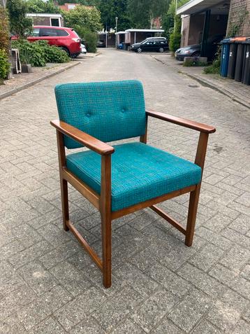 Vintage Mid-century stoel beschikbaar voor biedingen