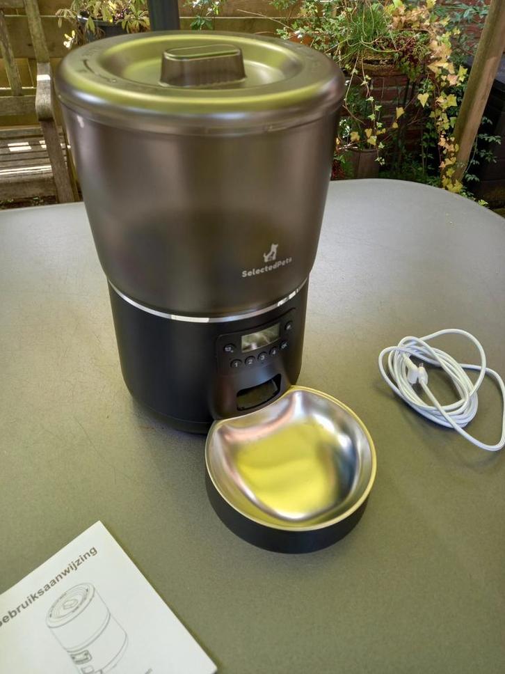 Voermachine kat / hond - kattenvoermachine, Dieren en Toebehoren, Kattenvoerbakken en Drinkbakken, Zo goed als nieuw, Automatisch