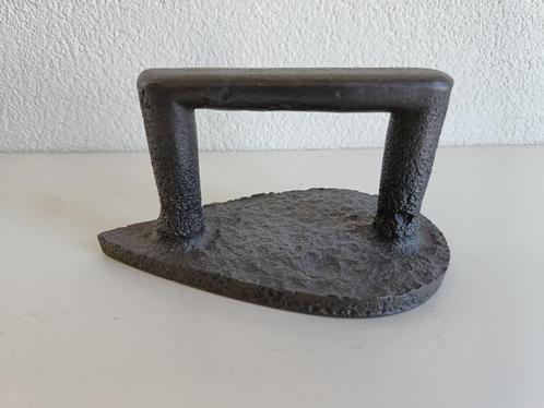 Antieke gietijzeren strijkbout, kachelbout, Antiek en Kunst, Antiek | Gereedschap en Instrumenten, Ophalen of Verzenden