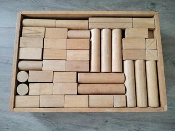 Houten speelgoed beschikbaar voor biedingen