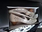 Pumps maat 40, 1x gedragen, Ophalen of Verzenden, Zo goed als nieuw, Wit, Schoenen met lage hakken