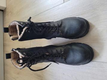 Hush puppies gevoerde leren  laarzen. beschikbaar voor biedingen