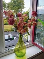 Heel mooi groot glas vaas met zijde en kunst bloemen, Huis en Inrichting, Ophalen of Verzenden, Zo goed als nieuw