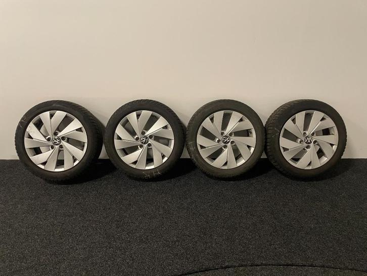 Set winterwielen voor een Volkswagen 8, Auto-onderdelen, Banden en Velgen, Banden en Velgen, Winterbanden, 17 inch, 205 mm, Personenwagen