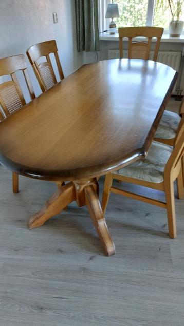 eettafel beschikbaar voor biedingen
