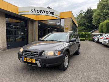 Volvo XC70 2.5 T Momentum Automaat Airco Navi Carplay beschikbaar voor biedingen