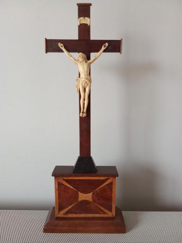 18e eeuw? Antiek corpus christi, houten kruis ingelegd hout. beschikbaar voor biedingen