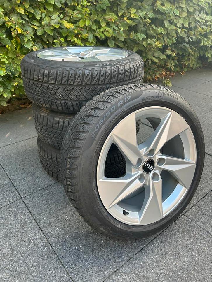 Audi a3 Velgen 17 inch + Pirelli Winterbanden 205/50 R17, Auto-onderdelen, Banden en Velgen, Banden en Velgen, Winterbanden, 17 inch