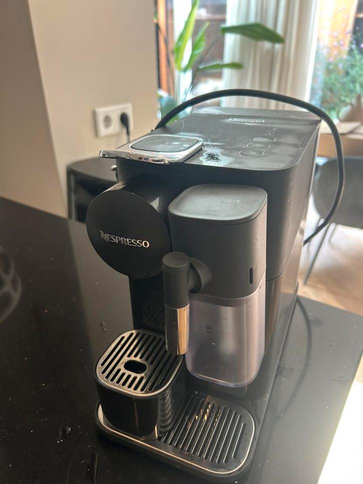 Delonghi Nespresso apparaat, Witgoed en Apparatuur, Koffiezetapparaten, Gebruikt, Koffiepads en cups, Espresso apparaat, 4 tot 10 kopjes