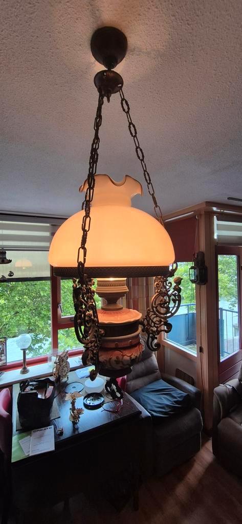 Prachtige Antieke Hanglamp ( voorheen petroleum lamp), Huis en Inrichting, Lampen | Hanglampen, Gebruikt, 50 tot 75 cm, Glas, Metaal
