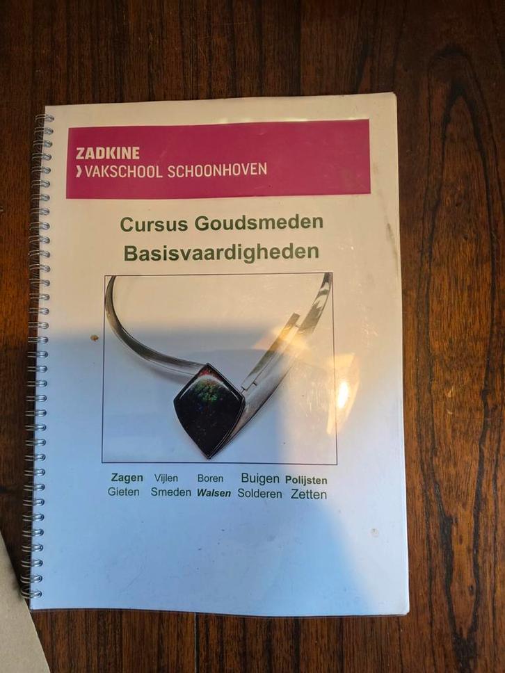 Cursusmateriaal Goudsmeden Basisvaardigheden Zadkine, Hobby en Vrije tijd, Cursusmateriaal, Zo goed als nieuw, Kunst en Creatief
