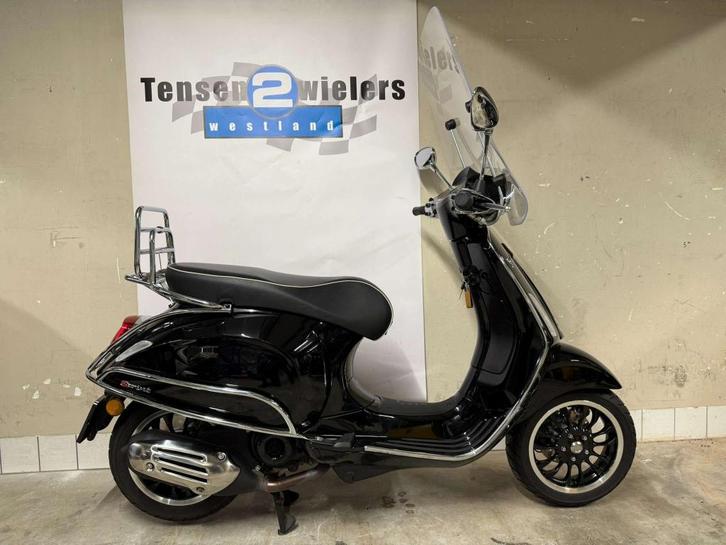 Vespa Sprint 25 KM E5, Fietsen en Brommers, Scooters | Vespa, Zo goed als nieuw, Maximaal 25 km/u, Benzine, Ophalen of Verzenden