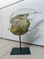 Mooi mosgroen glazen vis sculptuur op voet, Ophalen of Verzenden